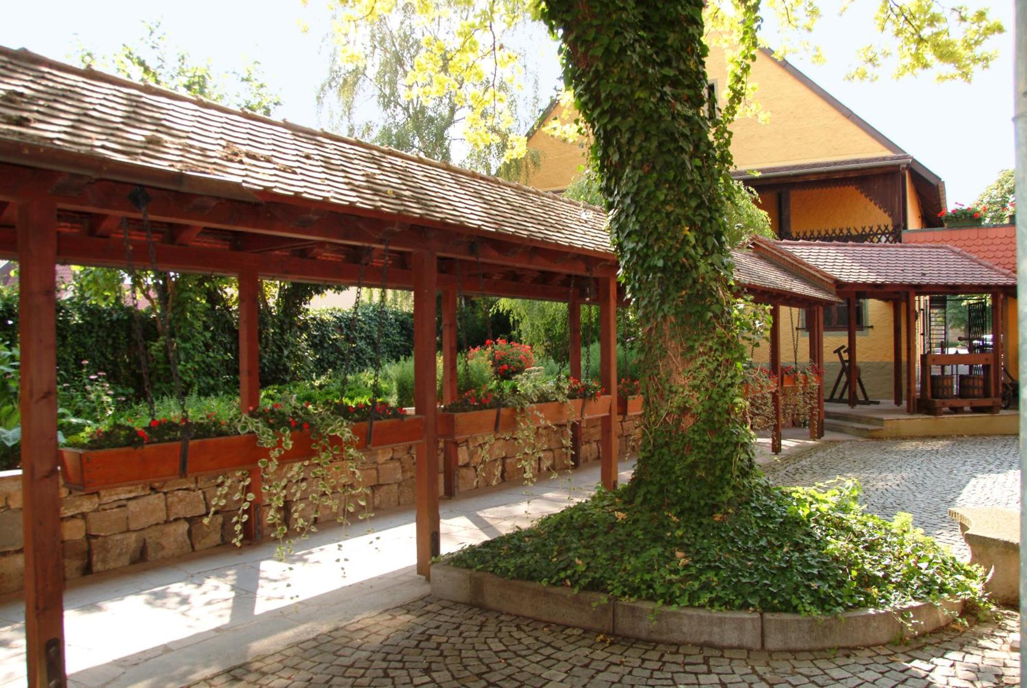 Hotel Leicht Biebelried Zewnętrze zdjęcie