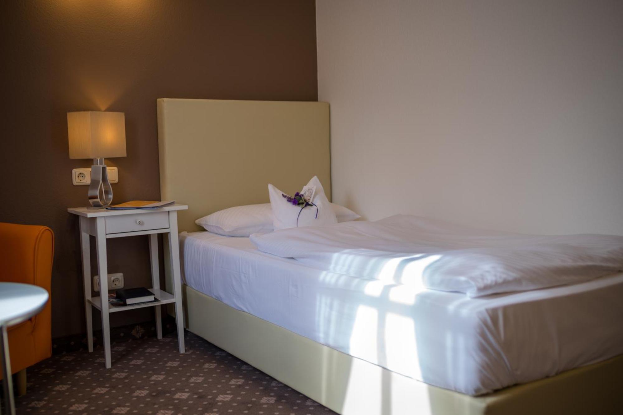 Hotel Leicht Biebelried Zewnętrze zdjęcie